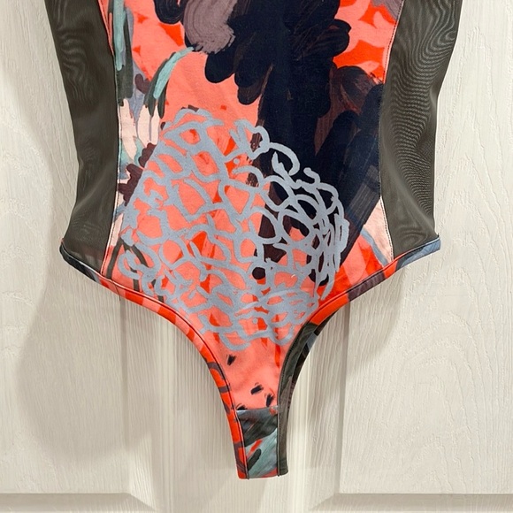 RARE Gymshark x Nikki B Printed Plunge Bodysuit - Picture 11 of 16
